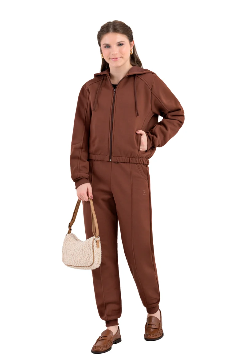 Jaqueta cropped moletom e calça jogger moletom